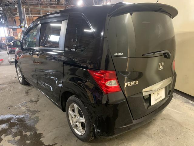 フリード G ジャストセレクション 4WD 社外オーディオ ミュージックプレイヤー接続 ETC 純正エンジンスターター 夏冬タイヤ付き 片側電動スライドドア 74800キロ(7枚目)