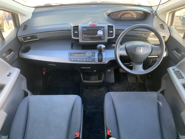 フリード G ジャストセレクション 4WD 社外オーディオ ミュージックプレイヤー接続 ETC 純正エンジンスターター 夏冬タイヤ付き 片側電動スライドドア 74800キロ(10枚目)