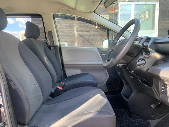 フリード G ジャストセレクション 4WD 社外オーディオ ミュージックプレイヤー接続 ETC 純正エンジンスターター 夏冬タイヤ付き 片側電動スライドドア 74800キロ(11枚目)