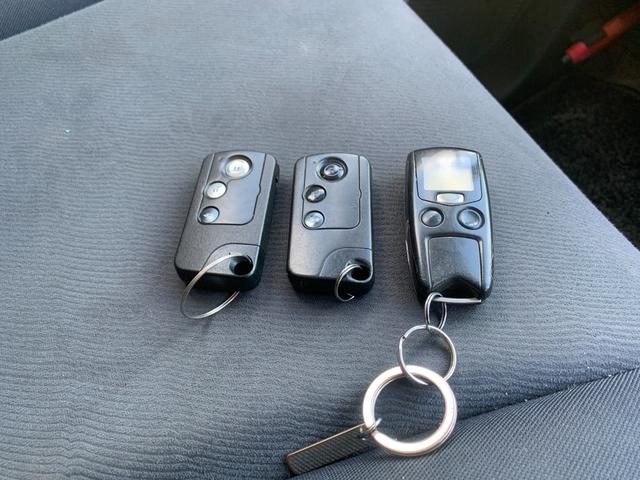 フリード G ジャストセレクション 4WD 社外オーディオ ミュージックプレイヤー接続 ETC 純正エンジンスターター 夏冬タイヤ付き 片側電動スライドドア 74800キロ(18枚目)