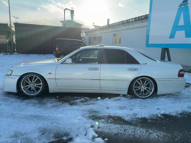 シーマ ３０ＬＶ　コンビハンドル　エアロ　車高調　屋根付き（5枚目）