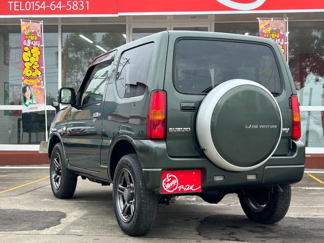 ジムニー ランドベンチャー オートマ/ナビTV/ドライブレコーダー/車検令和9年5月/ハーフレザーシート/シートヒーター/純正16インチアルミホイール/背面タイヤハードカバー/アップルあんしんライト保証1年付き/(4枚目)