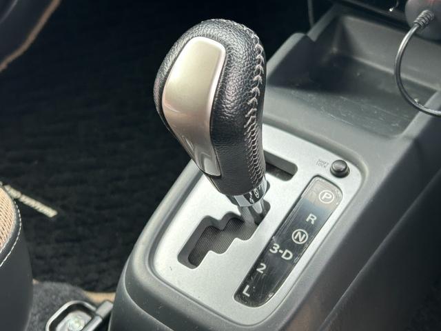 ジムニー ランドベンチャー オートマ/ナビTV/ドライブレコーダー/車検令和9年5月/ハーフレザーシート/シートヒーター/純正16インチアルミホイール/背面タイヤハードカバー/アップルあんしんライト保証1年付き/(9枚目)