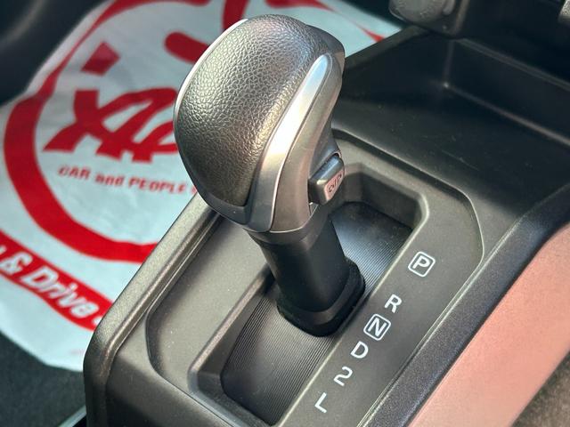 ジムニー ＸＣ　オートマ／ケンウッドナビ／バックカメラ／ドラレコ／ＥＴＣ／セーフティサポート／クルコン／ＬＥＤヘッドライト／ハイビームアシスト／シートヒーター／スマートキー／プッシュスタート／純正１６インチアルミ（8枚目）