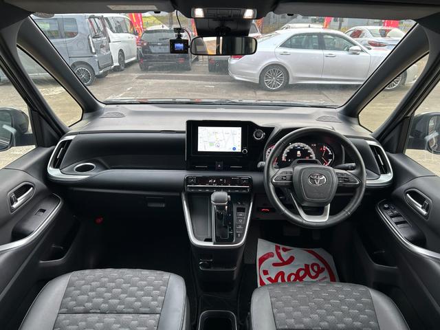 ヴォクシー S-Z 4WD/純正ナビ/パノラミックビューモニター/アドバンストパーク/パワーバックドア/両側パワースライドドア/ステアリングヒーター/前席2列目シートヒーター/ドラレコ/ETC/USB/LED/寒冷地仕様(5枚目)