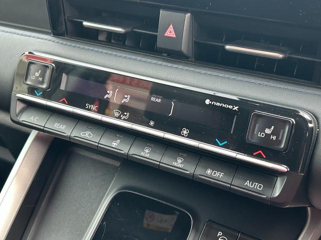 ヴォクシー S-Z 4WD/純正ナビ/パノラミックビューモニター/アドバンストパーク/パワーバックドア/両側パワースライドドア/ステアリングヒーター/前席2列目シートヒーター/ドラレコ/ETC/USB/LED/寒冷地仕様(9枚目)