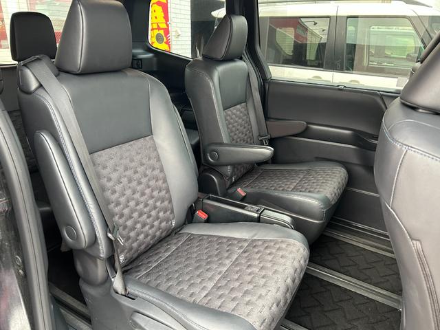 ヴォクシー S-Z 4WD/純正ナビ/パノラミックビューモニター/アドバンストパーク/パワーバックドア/両側パワースライドドア/ステアリングヒーター/前席2列目シートヒーター/ドラレコ/ETC/USB/LED/寒冷地仕様(12枚目)