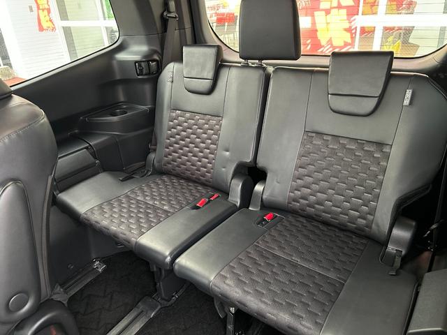 ヴォクシー S-Z 4WD/純正ナビ/パノラミックビューモニター/アドバンストパーク/パワーバックドア/両側パワースライドドア/ステアリングヒーター/前席2列目シートヒーター/ドラレコ/ETC/USB/LED/寒冷地仕様(14枚目)