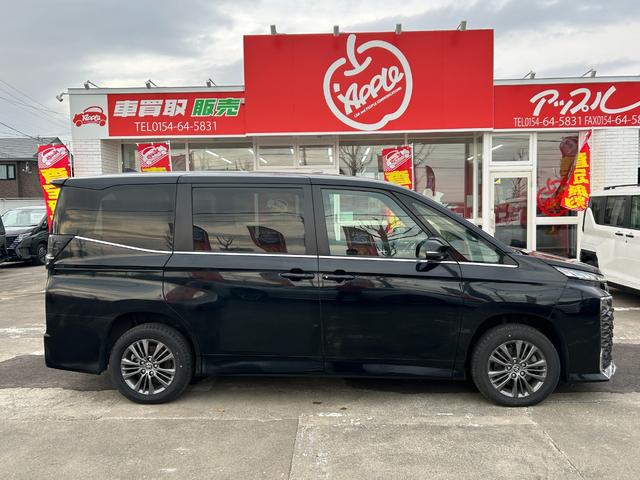 ヴォクシー S-Z 4WD/純正ナビ/パノラミックビューモニター/アドバンストパーク/パワーバックドア/両側パワースライドドア/ステアリングヒーター/前席2列目シートヒーター/ドラレコ/ETC/USB/LED/寒冷地仕様(17枚目)