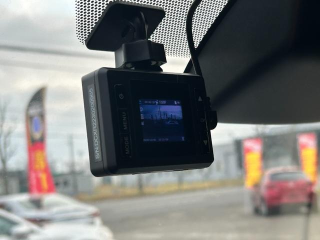 ヴォクシー S-Z 4WD/純正ナビ/パノラミックビューモニター/アドバンストパーク/パワーバックドア/両側パワースライドドア/ステアリングヒーター/前席2列目シートヒーター/ドラレコ/ETC/USB/LED/寒冷地仕様(27枚目)