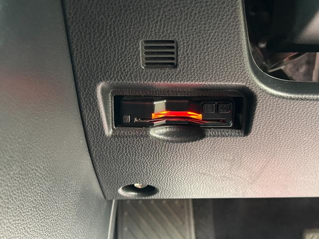 ヴォクシー S-Z 4WD/純正ナビ/パノラミックビューモニター/アドバンストパーク/パワーバックドア/両側パワースライドドア/ステアリングヒーター/前席2列目シートヒーター/ドラレコ/ETC/USB/LED/寒冷地仕様(28枚目)