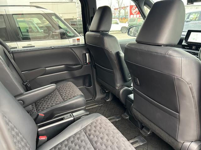ヴォクシー S-Z 4WD/純正ナビ/パノラミックビューモニター/アドバンストパーク/パワーバックドア/両側パワースライドドア/ステアリングヒーター/前席2列目シートヒーター/ドラレコ/ETC/USB/LED/寒冷地仕様(38枚目)