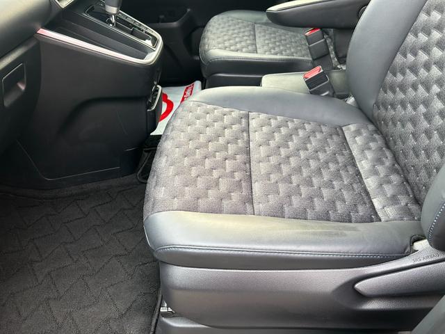 ヴォクシー S-Z 4WD/純正ナビ/パノラミックビューモニター/アドバンストパーク/パワーバックドア/両側パワースライドドア/ステアリングヒーター/前席2列目シートヒーター/ドラレコ/ETC/USB/LED/寒冷地仕様(40枚目)