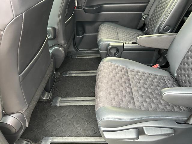 ヴォクシー S-Z 4WD/純正ナビ/パノラミックビューモニター/アドバンストパーク/パワーバックドア/両側パワースライドドア/ステアリングヒーター/前席2列目シートヒーター/ドラレコ/ETC/USB/LED/寒冷地仕様(42枚目)