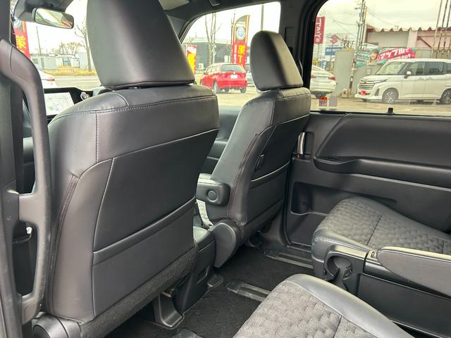 ヴォクシー S-Z 4WD/純正ナビ/パノラミックビューモニター/アドバンストパーク/パワーバックドア/両側パワースライドドア/ステアリングヒーター/前席2列目シートヒーター/ドラレコ/ETC/USB/LED/寒冷地仕様(43枚目)