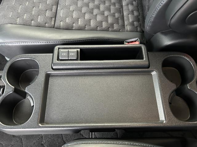 ヴォクシー S-Z 4WD/純正ナビ/パノラミックビューモニター/アドバンストパーク/パワーバックドア/両側パワースライドドア/ステアリングヒーター/前席2列目シートヒーター/ドラレコ/ETC/USB/LED/寒冷地仕様(45枚目)