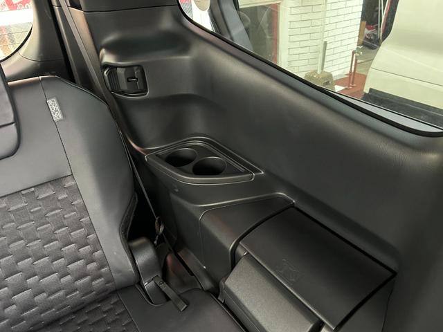 ヴォクシー S-Z 4WD/純正ナビ/パノラミックビューモニター/アドバンストパーク/パワーバックドア/両側パワースライドドア/ステアリングヒーター/前席2列目シートヒーター/ドラレコ/ETC/USB/LED/寒冷地仕様(46枚目)