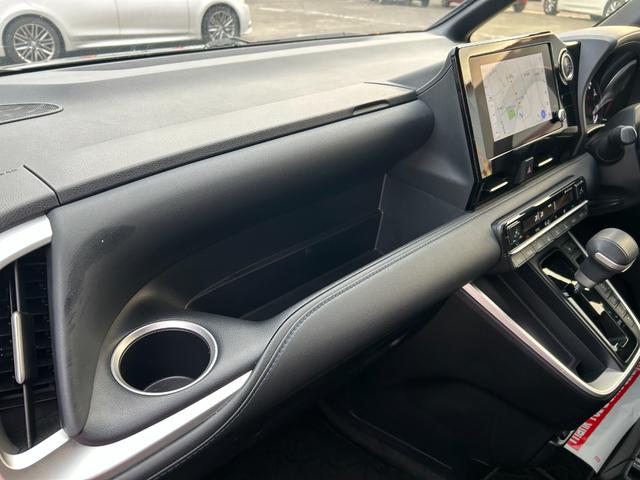 ヴォクシー S-Z 4WD/純正ナビ/パノラミックビューモニター/アドバンストパーク/パワーバックドア/両側パワースライドドア/ステアリングヒーター/前席2列目シートヒーター/ドラレコ/ETC/USB/LED/寒冷地仕様(47枚目)