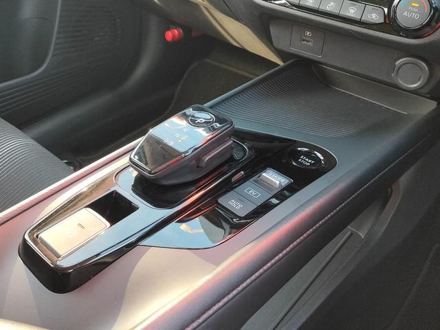 ノート X FOUR ハイブリッド4WD/ナビ/バックカメラ/エマージェンシーブレーキ/シートヒーター/ステアリングヒーター/インテリジェントキー/プッシュスタート/ETC/USB/アップルあんしんライト保証1年付き(30枚目)