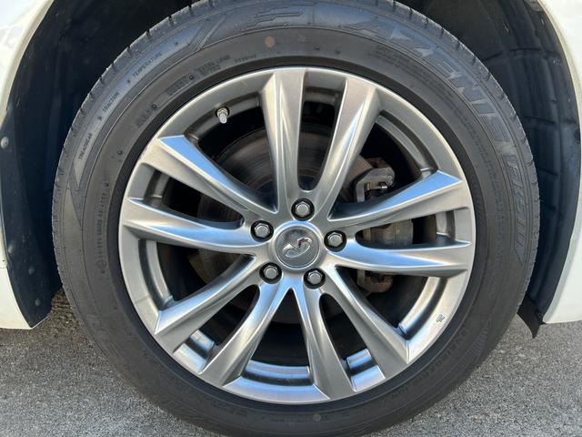 フーガ 370GT FOUR 黒本革シート/純正ナビ/フルセグTV/アラウンドビューモニター/エマージェンシーブレーキ/レーダークルコン/LEDヘッドライト/シートベンチレーション/パワーシート/ETC/全方位運転支援システム(24枚目)