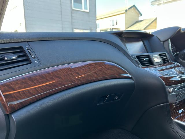 フーガ 370GT FOUR 黒本革シート/純正ナビ/フルセグTV/アラウンドビューモニター/エマージェンシーブレーキ/レーダークルコン/LEDヘッドライト/シートベンチレーション/パワーシート/ETC/全方位運転支援システム(36枚目)