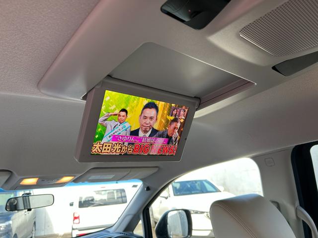 エルグランド 350ハイウェイスターホワイトレザーアーバンクロム 4WD/リアエンターテイメントシステム/フリップダウンモニター/純正ナビ/フルセグTV/全方位カメラ/白革/パワーシート/シートヒーター/衝突被害軽減ブレーキ/両側パワスラ/パワーバックドア/LED(4枚目)