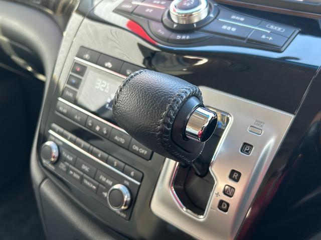 エルグランド 350ハイウェイスターホワイトレザーアーバンクロム 4WD/リアエンターテイメントシステム/フリップダウンモニター/純正ナビ/フルセグTV/全方位カメラ/白革/パワーシート/シートヒーター/衝突被害軽減ブレーキ/両側パワスラ/パワーバックドア/LED(9枚目)