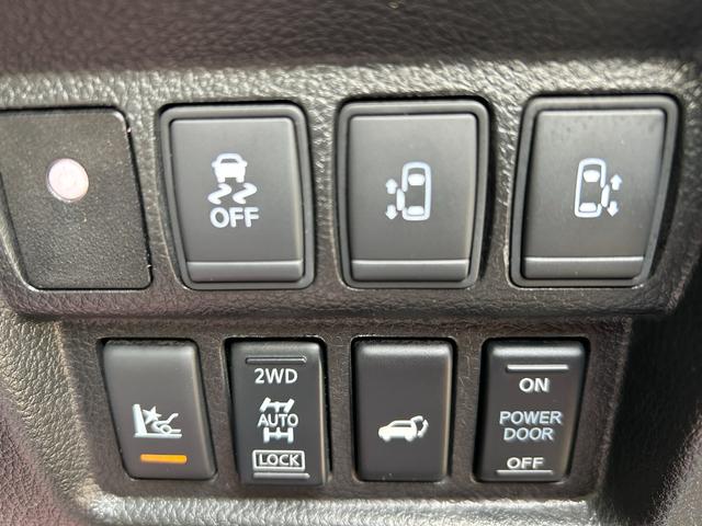 エルグランド 350ハイウェイスターホワイトレザーアーバンクロム 4WD/リアエンターテイメントシステム/フリップダウンモニター/純正ナビ/フルセグTV/全方位カメラ/白革/パワーシート/シートヒーター/衝突被害軽減ブレーキ/両側パワスラ/パワーバックドア/LED(11枚目)