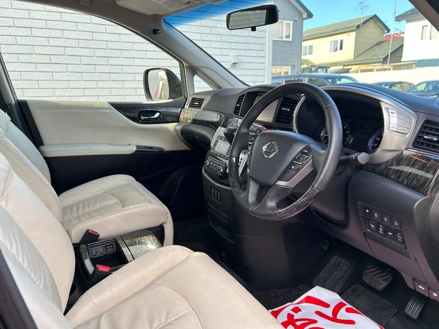 エルグランド 350ハイウェイスターホワイトレザーアーバンクロム 4WD/リアエンターテイメントシステム/フリップダウンモニター/純正ナビ/フルセグTV/全方位カメラ/白革/パワーシート/シートヒーター/衝突被害軽減ブレーキ/両側パワスラ/パワーバックドア/LED(13枚目)