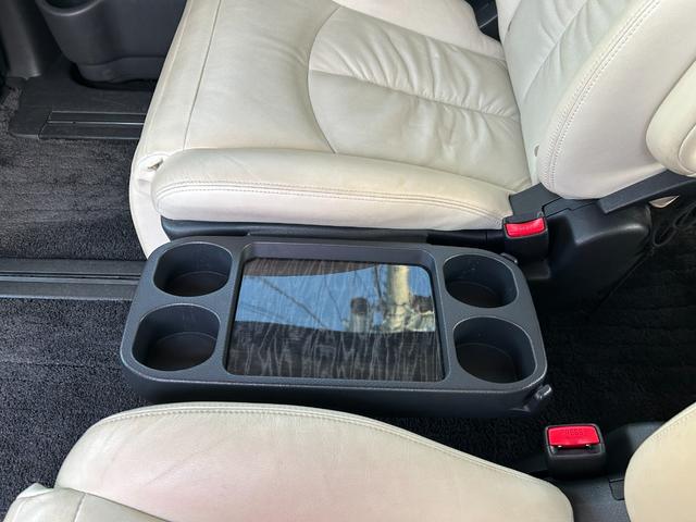 エルグランド 350ハイウェイスターホワイトレザーアーバンクロム 4WD/リアエンターテイメントシステム/フリップダウンモニター/純正ナビ/フルセグTV/全方位カメラ/白革/パワーシート/シートヒーター/衝突被害軽減ブレーキ/両側パワスラ/パワーバックドア/LED(41枚目)