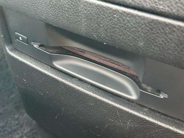 エルグランド 350ハイウェイスターホワイトレザーアーバンクロム 4WD/リアエンターテイメントシステム/フリップダウンモニター/純正ナビ/フルセグTV/全方位カメラ/白革/パワーシート/シートヒーター/衝突被害軽減ブレーキ/両側パワスラ/パワーバックドア/LED(45枚目)