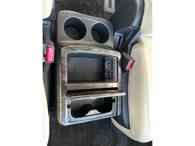 エルグランド 350ハイウェイスターホワイトレザーアーバンクロム 4WD/リアエンターテイメントシステム/フリップダウンモニター/純正ナビ/フルセグTV/全方位カメラ/白革/パワーシート/シートヒーター/衝突被害軽減ブレーキ/両側パワスラ/パワーバックドア/LED(46枚目)