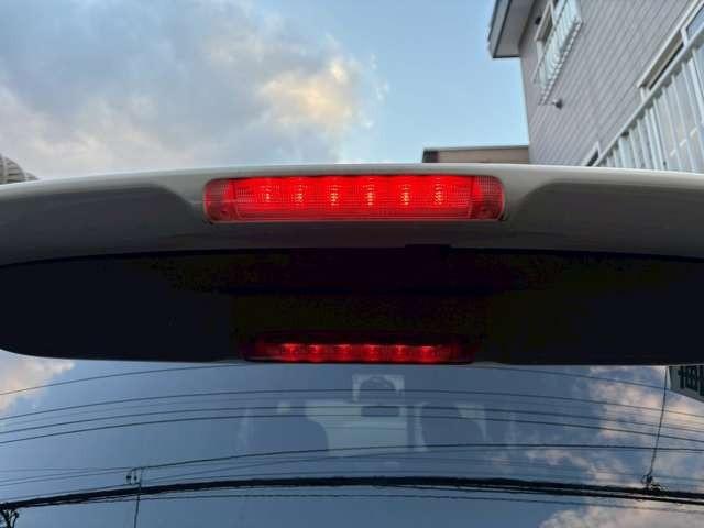 エスティマ アエラス プレミアムエディション 4WD オートクルーズコントロール スライドドア HID スマートキー CVT アルミホイール 盗難防止システム 衝突安全ボディ ABS エアコン パワーステアリング パワーウィンドウ(19枚目)