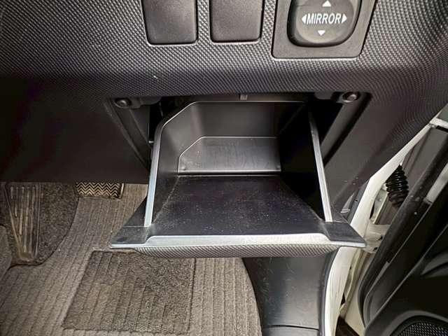 エスティマ アエラス プレミアムエディション 4WD オートクルーズコントロール スライドドア HID スマートキー CVT アルミホイール 盗難防止システム 衝突安全ボディ ABS エアコン パワーステアリング パワーウィンドウ(41枚目)