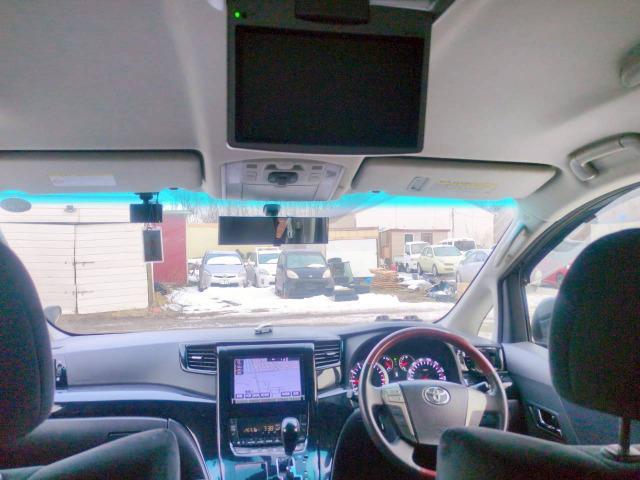 ヴェルファイア ２．４Ｚ　プラチナムセレクション　両側電動スライドドア　フルセグナビ　Ｂカメラ　後席モニター　障害物ソナー　パワーバックドア　左右独立ＡＡＣ　リヤＡＡＣ　１６インチ冬タイヤ＆２０インチ夏タイヤ　オットマン　ＥＴＣ　ＨＩＤ　フォグランプ（7枚目）