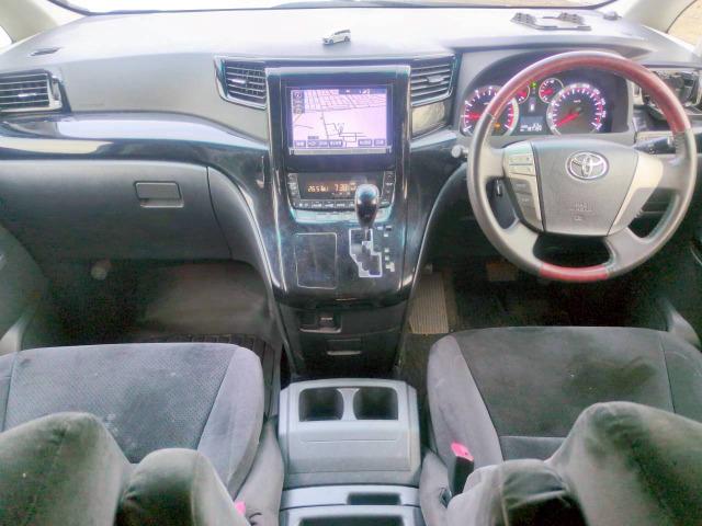 ヴェルファイア ２．４Ｚ　プラチナムセレクション　両側電動スライドドア　フルセグナビ　Ｂカメラ　後席モニター　障害物ソナー　パワーバックドア　左右独立ＡＡＣ　リヤＡＡＣ　１６インチ冬タイヤ＆２０インチ夏タイヤ　オットマン　ＥＴＣ　ＨＩＤ　フォグランプ（9枚目）