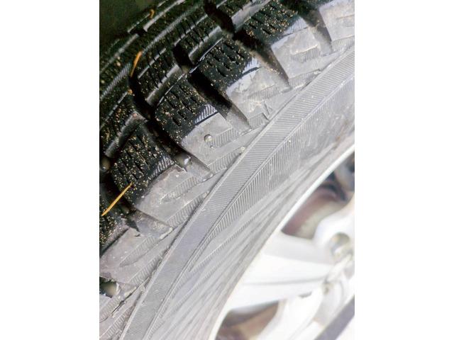 ヴェルファイア ２．４Ｚ　プラチナムセレクション　両側電動スライドドア　フルセグナビ　Ｂカメラ　後席モニター　障害物ソナー　パワーバックドア　左右独立ＡＡＣ　リヤＡＡＣ　１６インチ冬タイヤ＆２０インチ夏タイヤ　オットマン　ＥＴＣ　ＨＩＤ　フォグランプ（46枚目）