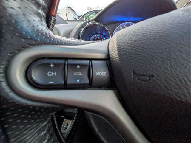 フィットハイブリッド スマートセレクション　ファインスタイル　スマートセレクションファインスタイル　保証付　純正メモリーナビ　バックカメラ　ＴＶ　ＤＶＤ　ＥＴＣ　ＨＩＤ　ＶＳＡ　シ－トヒ－タ－　クルコン　スマ－トキー　盗難防止装置　　ＡＡＣ　Ｗエアバッグ（22枚目）