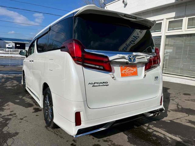 アルファードハイブリッド エグゼクティブラウンジＳ　４ＷＤ　バックカメラ　サイドカメラ　ナビ　ＴＶ　クリアランスソナー　オートクルーズコントロール　レーンアシスト　衝突被害軽減システム　両側電動スライドドア　オートマチックハイビーム　オートライト（5枚目）