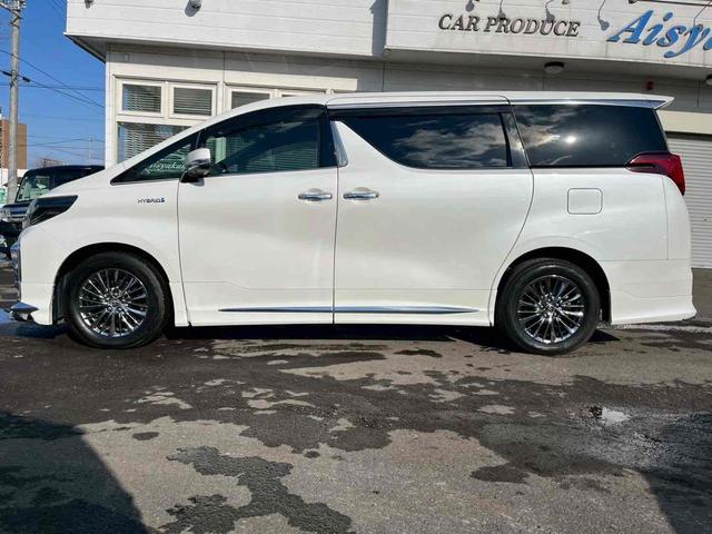アルファードハイブリッド エグゼクティブラウンジＳ　４ＷＤ　バックカメラ　サイドカメラ　ナビ　ＴＶ　クリアランスソナー　オートクルーズコントロール　レーンアシスト　衝突被害軽減システム　両側電動スライドドア　オートマチックハイビーム　オートライト（8枚目）