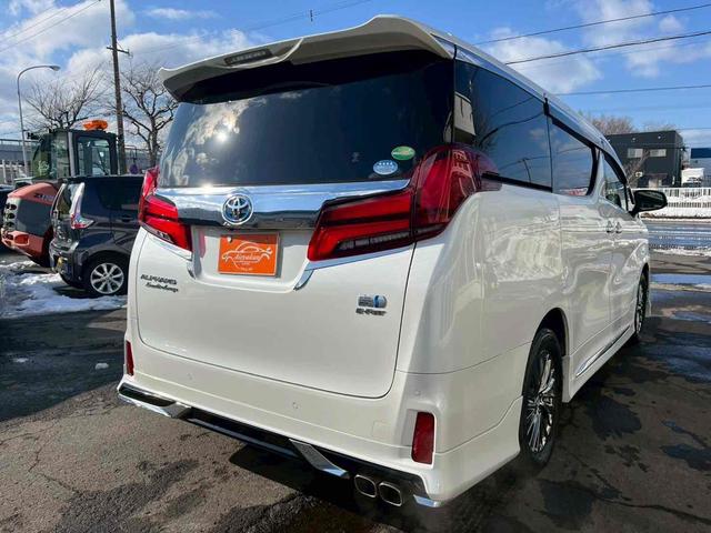 アルファードハイブリッド エグゼクティブラウンジＳ　４ＷＤ　バックカメラ　サイドカメラ　ナビ　ＴＶ　クリアランスソナー　オートクルーズコントロール　レーンアシスト　衝突被害軽減システム　両側電動スライドドア　オートマチックハイビーム　オートライト（9枚目）