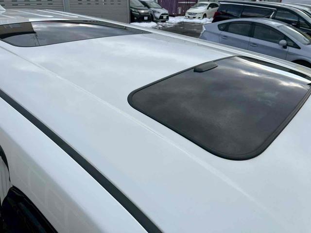 アルファードハイブリッド エグゼクティブラウンジＳ　４ＷＤ　バックカメラ　サイドカメラ　ナビ　ＴＶ　クリアランスソナー　オートクルーズコントロール　レーンアシスト　衝突被害軽減システム　両側電動スライドドア　オートマチックハイビーム　オートライト（12枚目）