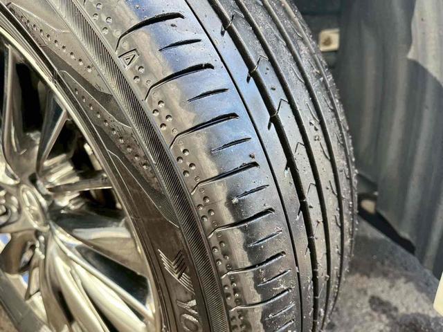 アルファードハイブリッド エグゼクティブラウンジＳ　４ＷＤ　バックカメラ　サイドカメラ　ナビ　ＴＶ　クリアランスソナー　オートクルーズコントロール　レーンアシスト　衝突被害軽減システム　両側電動スライドドア　オートマチックハイビーム　オートライト（16枚目）