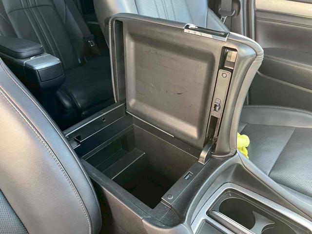 アルファードハイブリッド エグゼクティブラウンジＳ　４ＷＤ　バックカメラ　サイドカメラ　ナビ　ＴＶ　クリアランスソナー　オートクルーズコントロール　レーンアシスト　衝突被害軽減システム　両側電動スライドドア　オートマチックハイビーム　オートライト（45枚目）