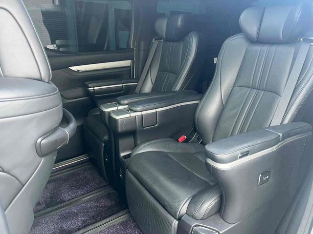 アルファードハイブリッド エグゼクティブラウンジＳ　４ＷＤ　バックカメラ　サイドカメラ　ナビ　ＴＶ　クリアランスソナー　オートクルーズコントロール　レーンアシスト　衝突被害軽減システム　両側電動スライドドア　オートマチックハイビーム　オートライト（53枚目）