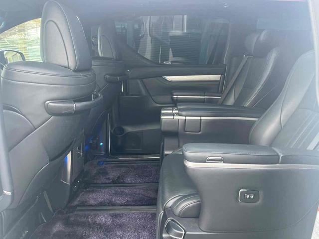 アルファードハイブリッド エグゼクティブラウンジＳ　４ＷＤ　バックカメラ　サイドカメラ　ナビ　ＴＶ　クリアランスソナー　オートクルーズコントロール　レーンアシスト　衝突被害軽減システム　両側電動スライドドア　オートマチックハイビーム　オートライト（54枚目）