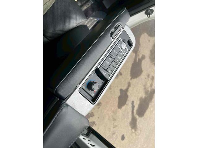 アルファードハイブリッド エグゼクティブラウンジＳ　４ＷＤ　バックカメラ　サイドカメラ　ナビ　ＴＶ　クリアランスソナー　オートクルーズコントロール　レーンアシスト　衝突被害軽減システム　両側電動スライドドア　オートマチックハイビーム　オートライト（59枚目）