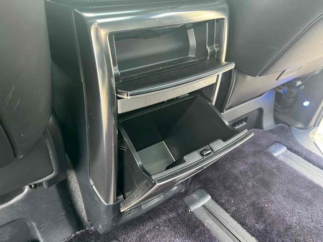 アルファードハイブリッド エグゼクティブラウンジＳ　４ＷＤ　バックカメラ　サイドカメラ　ナビ　ＴＶ　クリアランスソナー　オートクルーズコントロール　レーンアシスト　衝突被害軽減システム　両側電動スライドドア　オートマチックハイビーム　オートライト（62枚目）