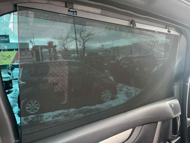 アルファードハイブリッド エグゼクティブラウンジＳ　４ＷＤ　バックカメラ　サイドカメラ　ナビ　ＴＶ　クリアランスソナー　オートクルーズコントロール　レーンアシスト　衝突被害軽減システム　両側電動スライドドア　オートマチックハイビーム　オートライト（64枚目）