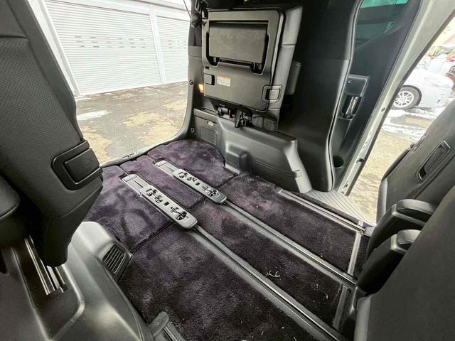 アルファードハイブリッド エグゼクティブラウンジＳ　４ＷＤ　バックカメラ　サイドカメラ　ナビ　ＴＶ　クリアランスソナー　オートクルーズコントロール　レーンアシスト　衝突被害軽減システム　両側電動スライドドア　オートマチックハイビーム　オートライト（79枚目）